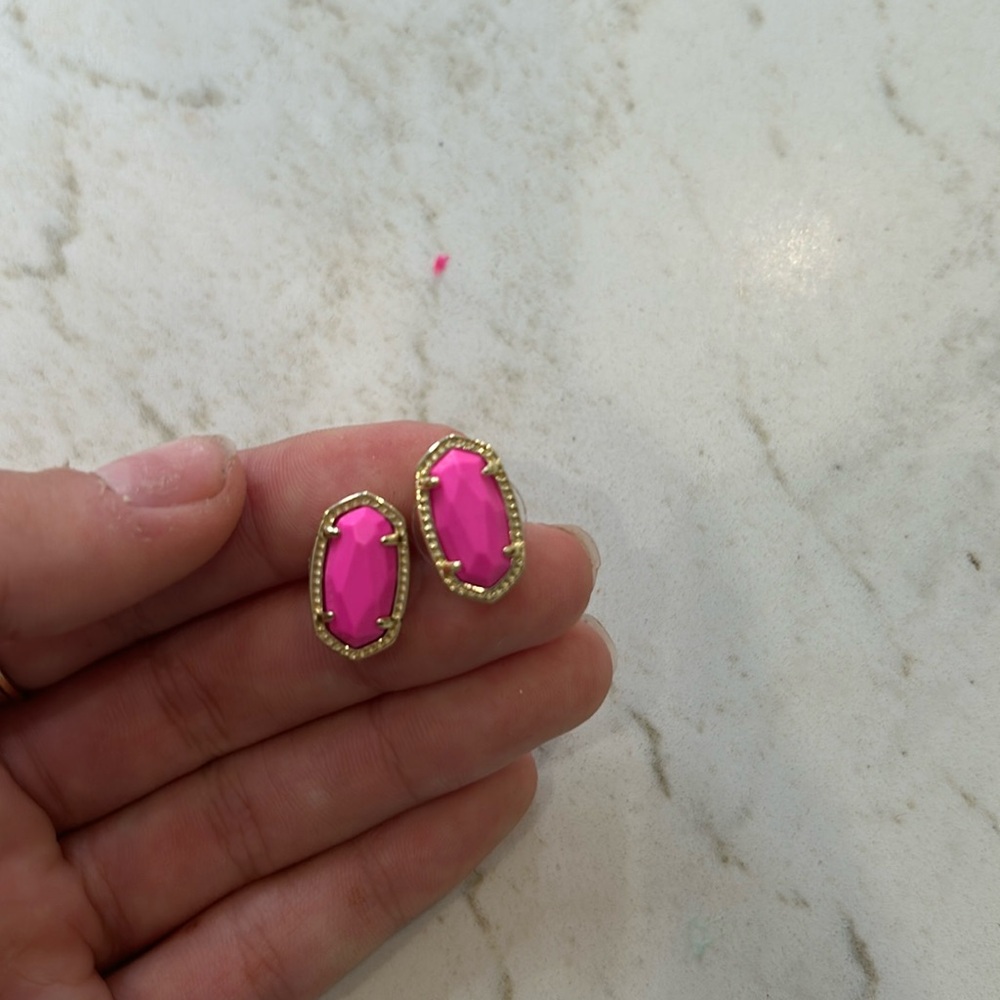 KENDRA SCOTT hot pink earrings in great condition